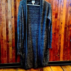 Knee length sweater, pockets, black/grey/white knit, lightweight